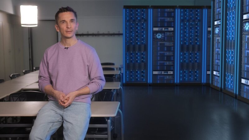 Wie kann man Fake News entlarven und welche Rolle spielt KI bei der Herstellung und Verbreitung von falschen Nachrichten? „PUR+“-Moderator Eric Mayer besucht das Faktenchecker-Team der „ZDFheute“. – Bild: ZDF und Ute Mattigkeit
