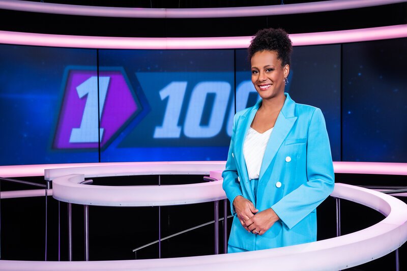 1 gegen 100 Moderatorin Angélique Beldner – Bild: SRF1 1 gegen 100 Moderatorin Angélique Beldner – Bild: SRF1