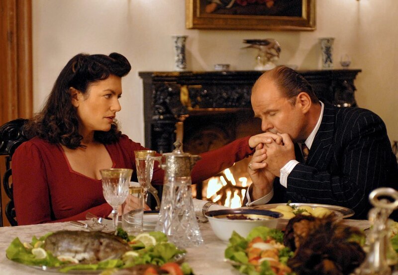 Andreas von Braunfels (August Schmölzer) will, dass Clara (Christine Neubauer) ihm einen Sohn gebiert. – Bild: BR/​Reiner Bajo