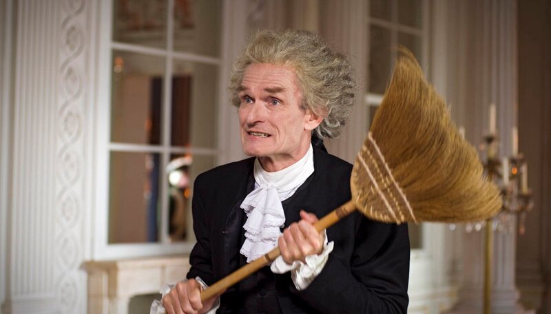 ARD/​rbb RAPUNZEL. Der Hoflehrer (Piet Klocke) muss dafür sorgen, dass aus dem Prinzen einmal ein guter König wird. – Bild: rbb/​Arnim Thomaß