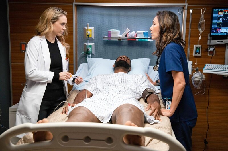 Von links: Dr. Morgan Reznick (Fiona Gubelmann), James McDougal (Thomas Cadrot) und Dr. Audrey Lim (Christina Chang) – Bild: ORF/​Sony Pictures/​ABC/​Jack Rowand