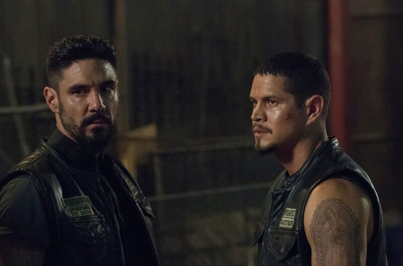 L-R: Angel Reyes (Clayton Cardenas), Ezekiel ‚EZ‘ Reyes (JD Pardo) – Bild: Prashant Gupta /​ Die Verwendung ist nur bei redak /​ Fox /​ © 2018 Fox and its related entities. All rights reserved