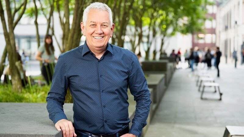 Quer mit Röbi Koller – 20 Jahre danach Moderator Quer 2022 – Bild: SRF/​Oscar Alessio