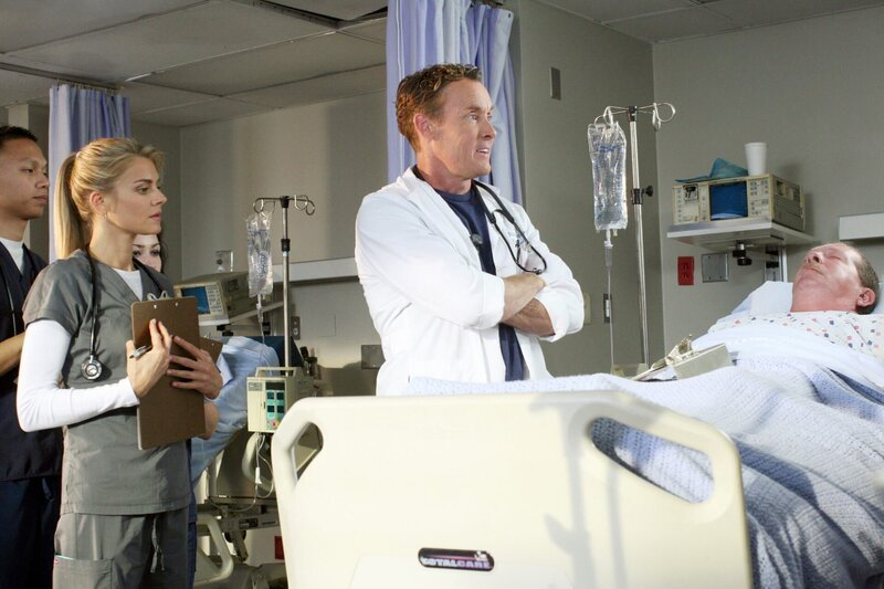 Eliza Coupe (Dr. Denise Mahoney), John C. McGinley (Dr. Perry Cox). – Bild: ORF 1