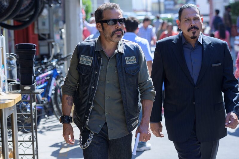 L-R: Michael Irby as Obispo „Bishop“ Losa and Emilio Rivera as Marcus Alvarez – Bild: 2019 Twentieth Century Fox Film Corporation and FX Productions, LLC. All rights reserved.