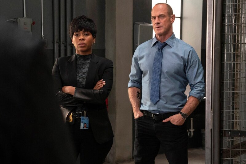 Pictured: (l-r) Danielle Moné Truitt as Sergeant Ayanna Bell, Christopher Meloni as Detective Elliot Stabler – Bild: Universal Television LLC