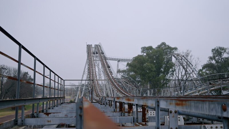 Die rostigen Überreste des Vergnügungsparks Interama in Buenos Aires. Was passierte mit dem ehrgeizigen Projekt? – Bild: Banijay Rights Limited/​WeltN24 GmbH