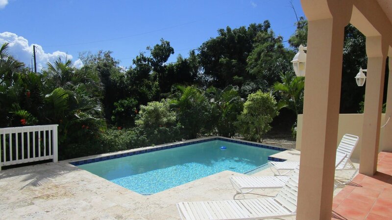 Exterior, Pool at Arco Iris property in St. Thomas, USVI. As seen on HGTV’s Caribbean Life – Bild: HGTV /​ Discover Images ;HCBLF1801_IMG_2 /​ Discovery Communications