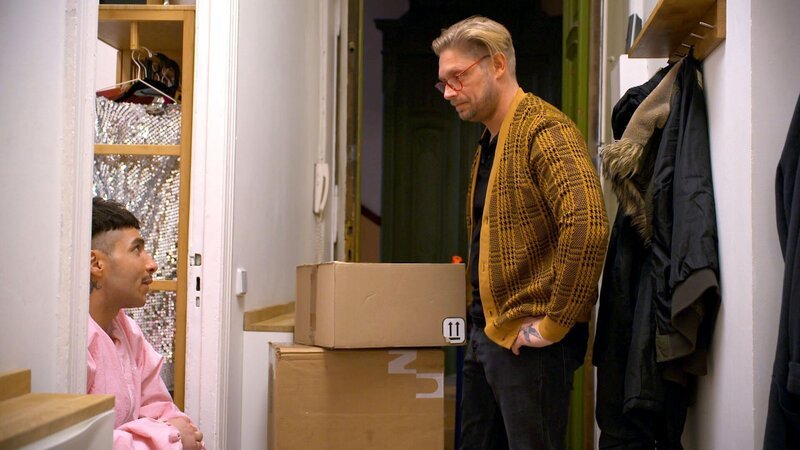 Bruno wird unfreiwillig zum Paketboten für Ricks Online-Shopping-Wahn – und das mitten im Möllers, wo auch DJ Malone ist. Überfordert stellt er Rick zur Rede und rät ihm, sich ein Hobby zu suchen. Sieht er ein, dass Bruno recht hat? – Bild: RTLZWEI