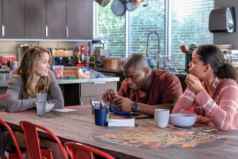(v.l.n.r.) Andy Herrera (Jaina Lee Ortiz); Dean Miller (Okieriete Onaodowan); Victoria „Vic“ Hughes (Barrett Doss) – Bild: ORF/​Disney/​ABC/​Erin Simkin