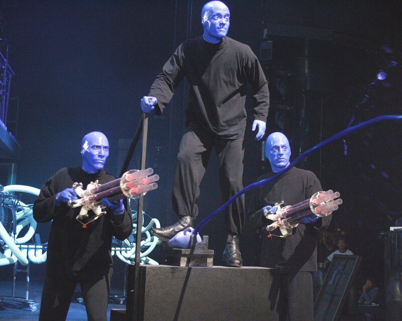 The Blue Man Group. – Bild: ORF/​Disney/​Paul Drinkwater