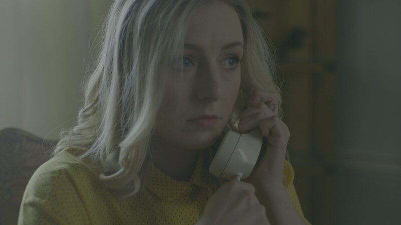 In shock Lisa Coulthurst-Barone calls her brother Mark Coulthurst after she hears the news. – Bild: Investigation Discovery /​ Discovery Communications