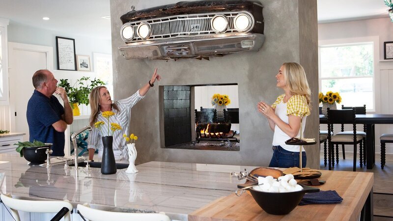 Ein Paar mit einem tollen Seehaus in Fort Worth möchte die Kulisse für Partys und Einladungen nutzen. – Bild: HGTV