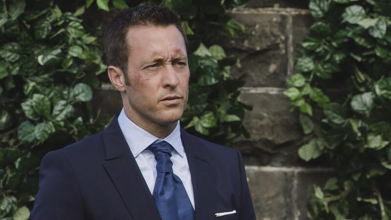 Steve (Alex O’Loughlin) und seine Kollegen von Five-0 die Suche nach dem Schachfiguren-Killer – Bild: Norman Shapiro