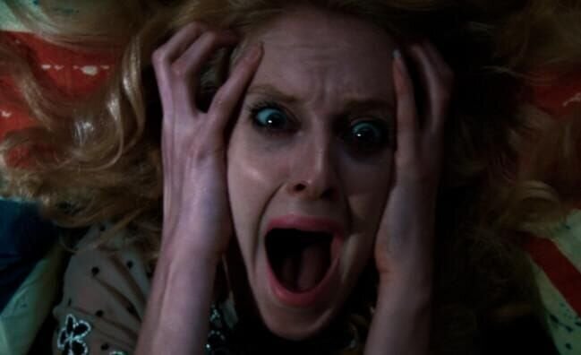 Tara (Lydia Hourihan) – Bild: pierrotlefou