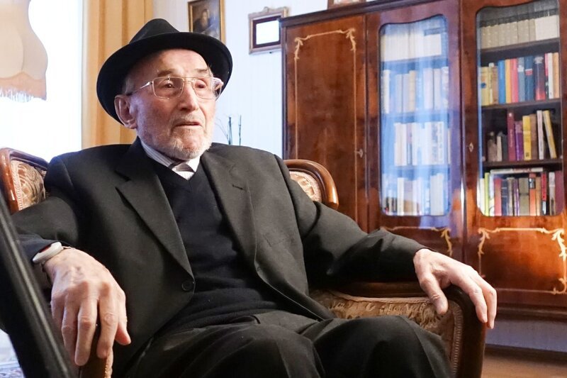 Aba Lewit, 97jähriger Überlebender des KZ Mauthausen, lebt heute in Wien. – Bild: ORF/​www.SCHUH-TV.at/​Ing. Rene Schuh