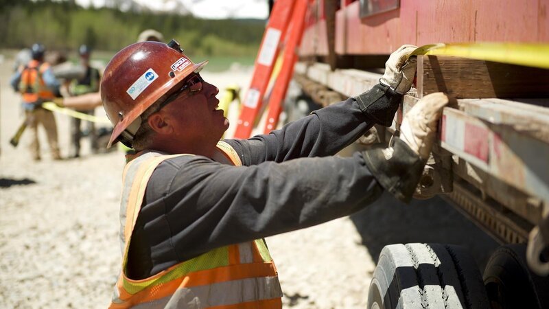 Freddy Dodge tying off Monster Red – Bild: Discovery Communications, LLC