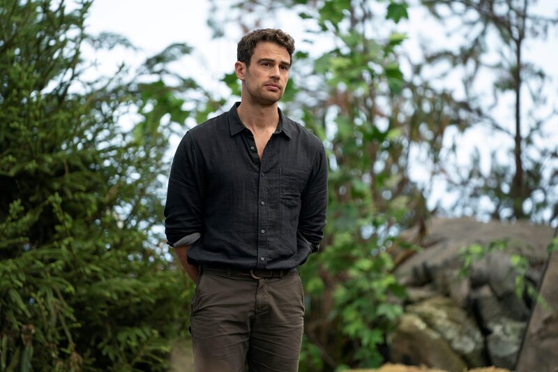 Henry (Theo James) – Bild: Macall Polay /​ Warner /​ Die Verwendung ist nur bei redaktioneller Berichterstattung im Rahmen einer Programmankündigung ab 2 Monate vor der ersten Au /​ © 2021 Home Box Office, Inc. All rights reserved. HBO® and all related programs are  …