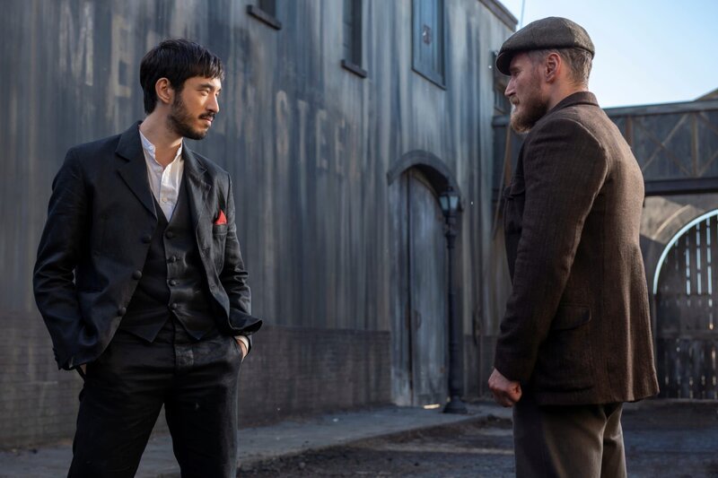 On the left: Ah Sahm (Andrew Koji) – Bild: Sky Atlantic