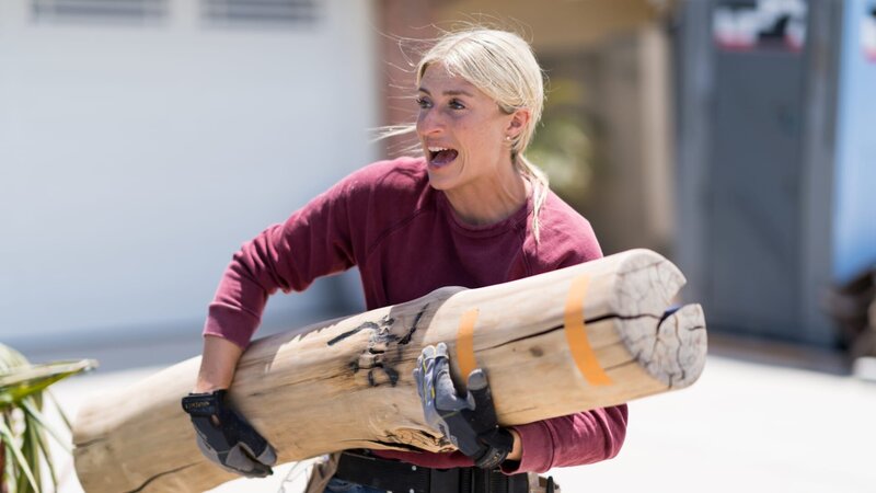 This piece of driftwood is no match for host Jasmine Roth, as seen on HGTV’s Hidden Potential. – Bild: HGTV