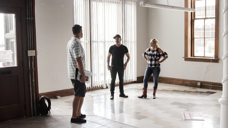 The new Wake-Up Headquarters (Matt Smith, Grant Cardone, Jenny Smith) – Bild: Discovery Channel /​ Discovery Communications, LLC