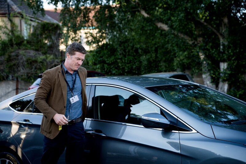 Barry Ward als Jason Mohan. – Bild: ZDF/​Deirdre Brennan