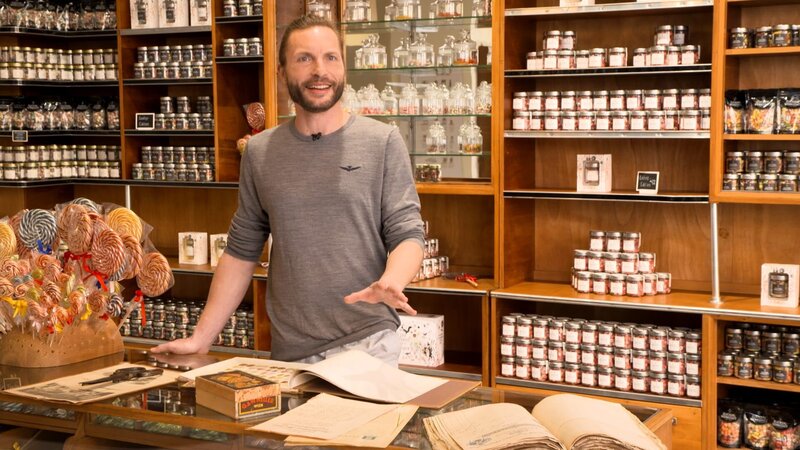 Christian Mayer, Zuckerlwerkstatt. – Bild: ORF /​ D5 Productions