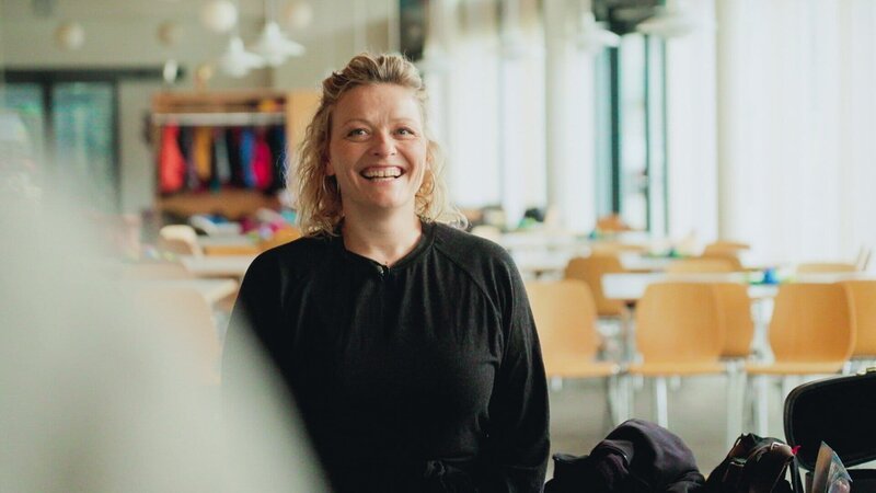 Schauspielerin und Moderatorin Susanne Kunz. – Bild: SRF