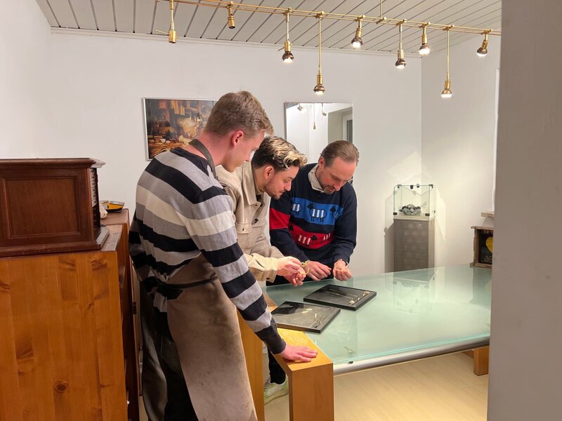 v.li.: Christopher Lenk, Jonas George und Franziskus Kriegs-Au – Bild: ServusTV /​ Alexander Koschier