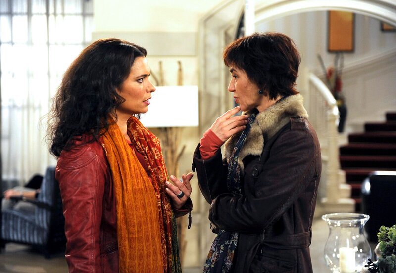ARD ROTE ROSEN FOLGE 1418, am Montag um 14:10 Uhr im ERSTEN. Vera (Sandra Speichert, l.) und Merle (Anja Franke, r.) erweitern ihre Freundschaft auch auf geschäftlicher Basis. – Bild: ARD/​Nicole Manthey