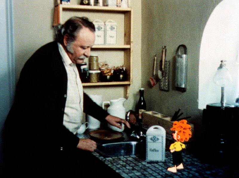 Meister Eder (Gustl Bayrhammer) und sein Pumuckl. – Bild: BR/​Infafilm/​Original-Entwurf „Pumuckl“-Figur: Barbara von Johnson