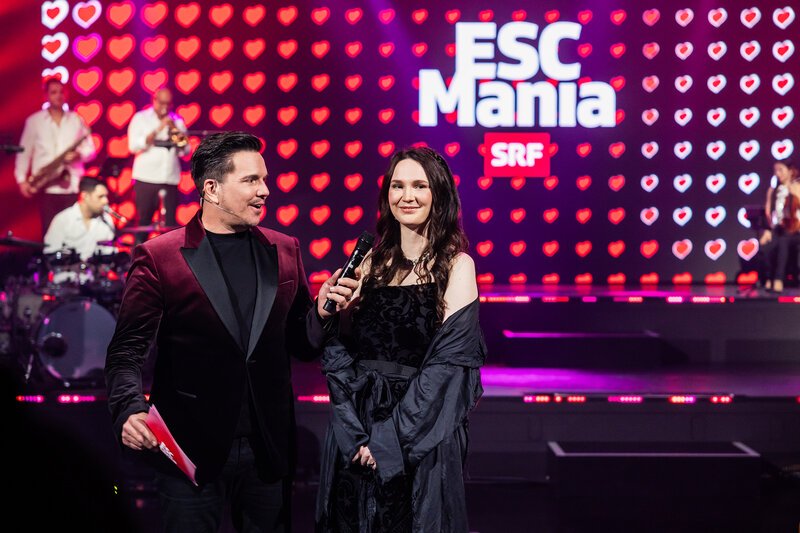 ESC Mania – Schweizer Stars covern Siegersongs / Moderator Sven Epiney und ESC-Act Zoë Më / 2025 – Bild: SRF/Mirco Rederlechner ESC Mania – Schweizer Stars covern Siegersongs / Moderator Sven Epiney und ESC-Act Zoë Më / 2025 – Bild: SRF/Mirco Rederlechner