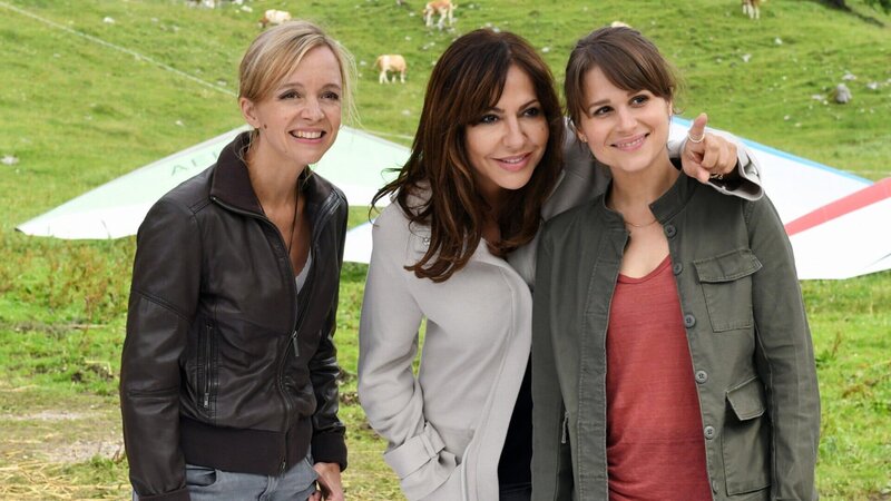 Ein spassiger Ausflug von drei Freundinnen: Johanna Klante als Michelle Schmid, Simone Thomalla als Katja Baumann, Cristina do Rego als Filippa – Bild: SRF/​ZDF/​Barbara Bauriedl