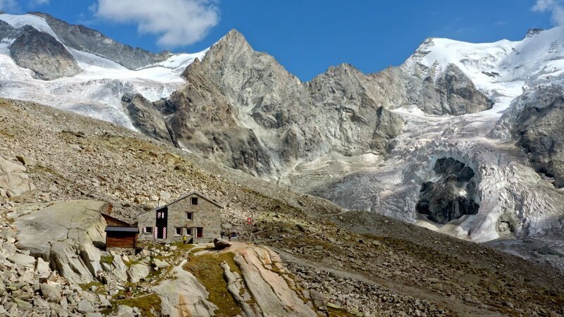 Cabane de Grand Mountet und Viertausender. – Bild: ZDF und SRF, docstation