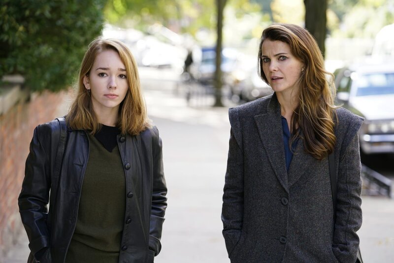 Paige Jennings (Holly Taylor, l.); Elizabeth Jennings (Keri Russell, r.) – Bild: Fox