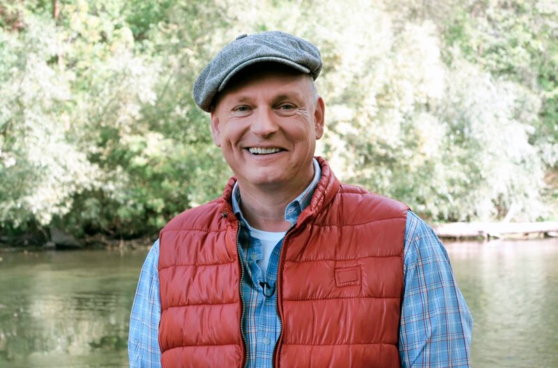 Axel Bulthaupt unterwegs an der Saale hellem Strande. – Bild: MDR/​günther – bigalke TV