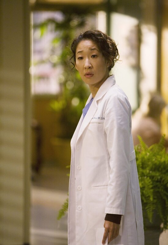 In der Dermatologie entdeckt Cristina (Sandra Oh) eine Zauberwelt – einen Ort, an dem alles hell und freundlich ist, Ärzte und Patienten leben in einem friedlichen Miteinander zusammen. Sie ist abgeschreckt und angezogen zugleich … – Bild: American Broadcasting Companies, Inc.