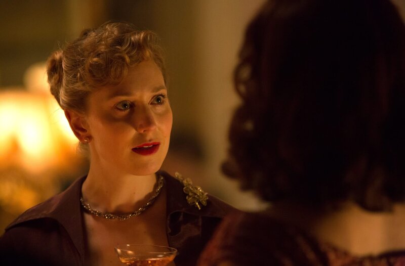 Alice (Hattie Morahan, l) und Millie (Rachael Stirling) – Bild: WDR/​World Productions 2013