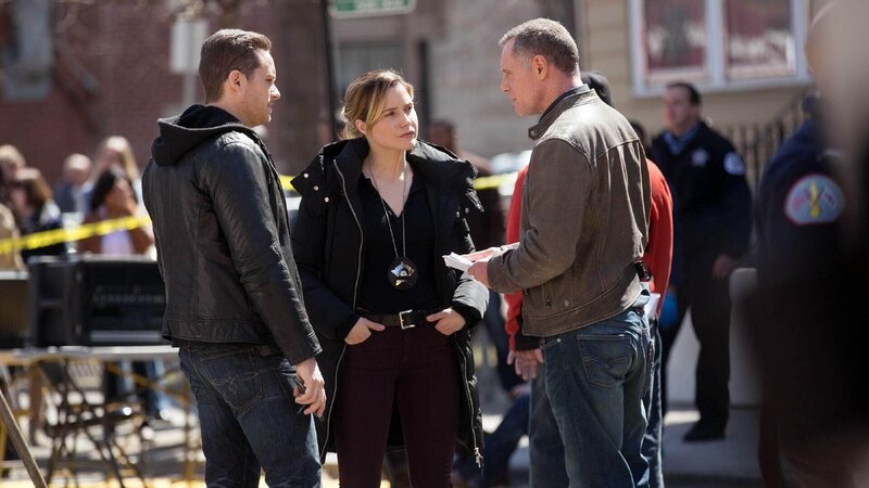 Jesse Lee Soffer, Sophia Bush, Jason Beghe – Bild: RTL /​ NBC Studios
