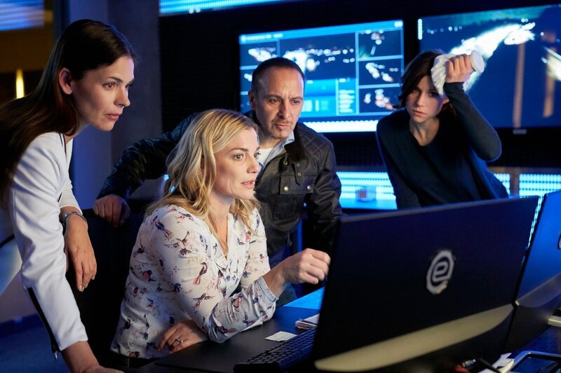 V.l.: Kim Krüger (Katja Woywood), Susanne König (Daniela Wutte), Semir (Erdogan Atalay), Jenny (Katrin Heß) – Bild: Mediengruppe RTL