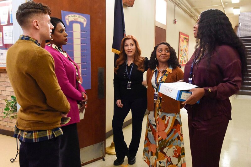 v.li.: Jacob Hill (Chris Perfetti), Barbara Howard (Sheryl Lee Ralph), Melissa Schemmenti (Lisa Ann Walter), Janine Teagues (Quinta Brunson), Ava Coleman (Janelle James) – Bild: Bonnie Osborne /​ ABC