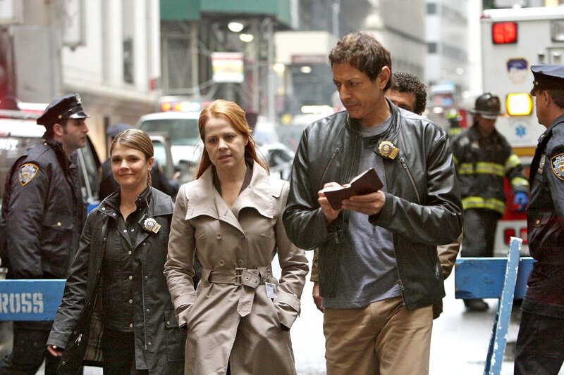 Kathryn Erbe, Deirdre Lovejoy, Jeff Goldblum – Bild: PLURIMEDIA (Universal Pictures)