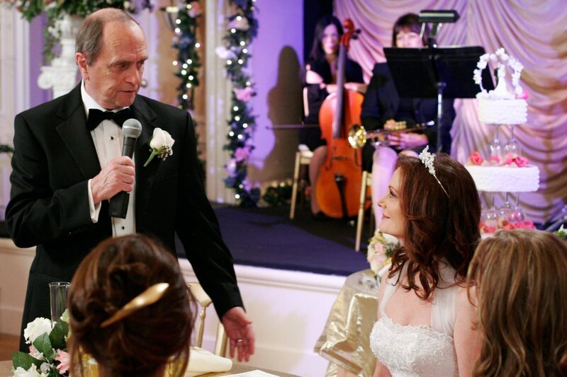 BOB NEWHART, LESLEY ANN WARREN – Bild: Turner /​ COURTESY OF DISNEY MEDIA DISTRIBUTION