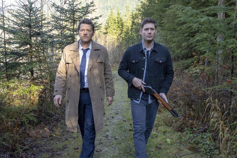 Castiel (Misha Collins, l.); Dean Winchester (Jensen Ackles, r.) – Bild: Warner Brothers