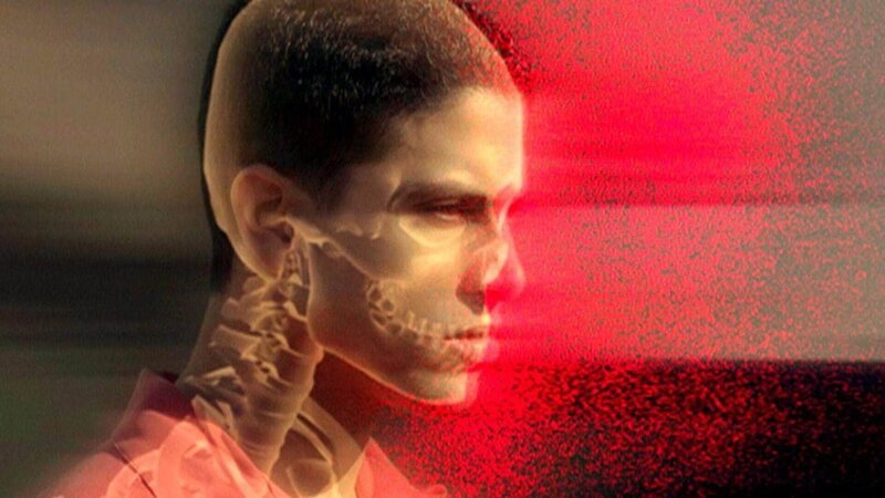 Wie stark ist Eric verstrahlt? – Bild: MG RTL D /​ CBS