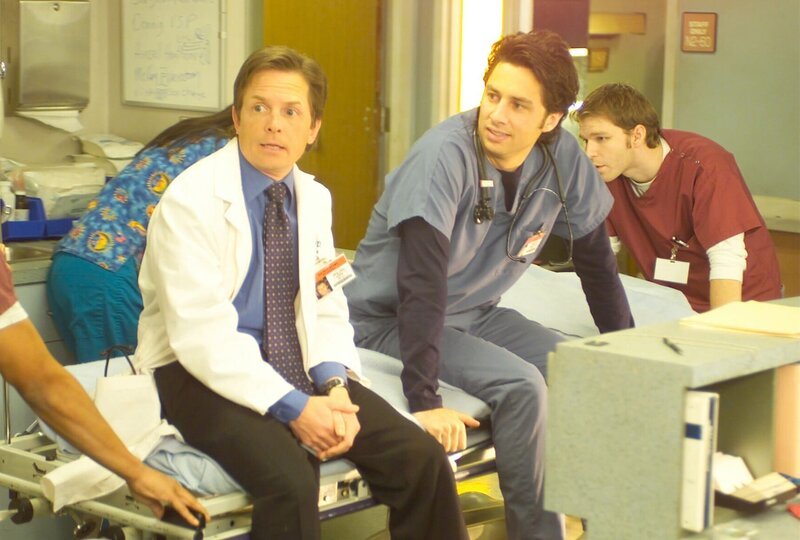 Als J.D. (Zach Braff, r.) Dr. Casey (Michael J. Fox, l.) aufspürt wird ihm zum ersten Mal klar, wie schwer es ist, mit Zwangsneurosen zu leben … – Bild: Touchstone Television Lizenzbild frei
