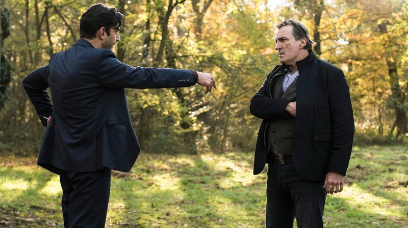 Misstraut Sandro (Michele Cuciuffo) plötzlich Kopper? Oder hat Kopper (Andreas Hoppe) Grund seinem alten Freund Sandro zu misstrauen? – Bild: SWR/​Roland Suso Richter