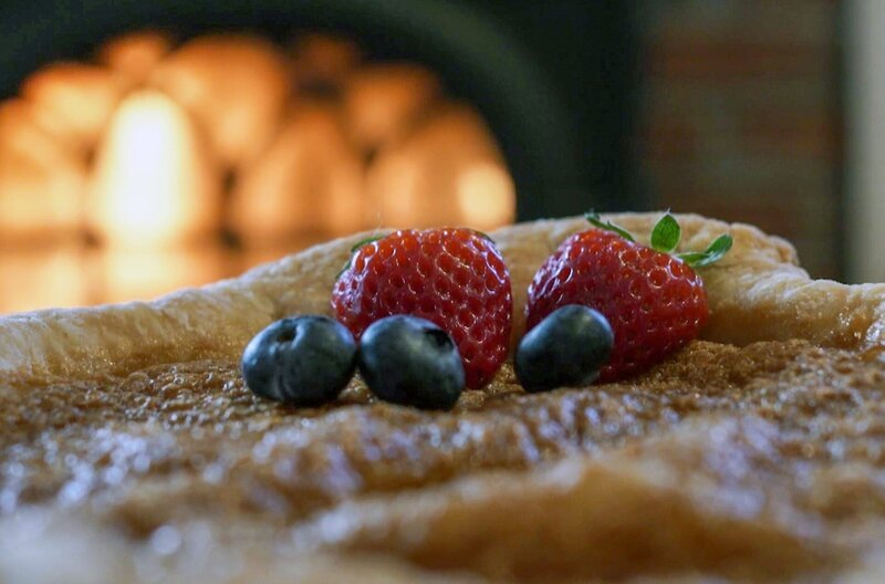 Die Ahornsirupkuchen werden mit einer Mischung aus Maisstärke, Mehl und Ahornsirup gefüllt. Mit frischen Früchten schmeckt er am besten. – Bild: Elephant Doc
