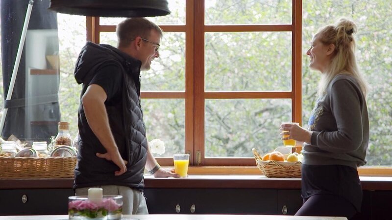 Russel (l.); Beth (r.) – Bild: NINE NETWORK AUSTRALIA