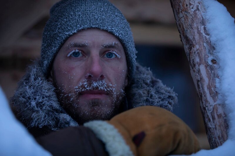 Jonny Rolfe in der Wintersaison in seiner abgelegenen Hütte (National Geographic/​Jensen Walker) – Bild: National Geographic /​ Jensen Walker /​ National Geographic/​Jensen Walker